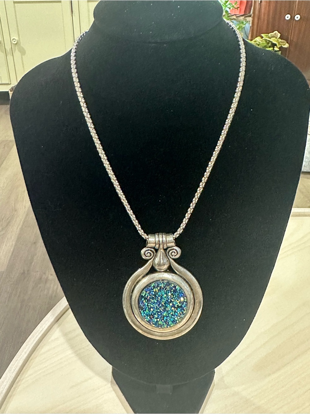 Ornate Silver-Tone Faux Blue/Green Druzy Pendant Necklace (Unsigned)